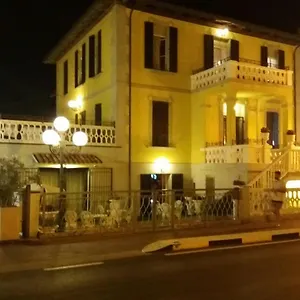 https://hotel-villa-laura.emilia-romagnahotels.net